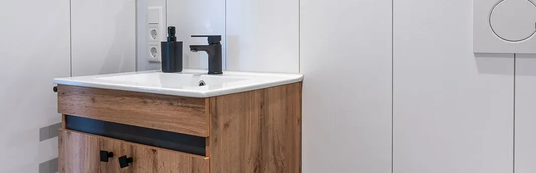 Modernes Badezimmer mit Waschtisch