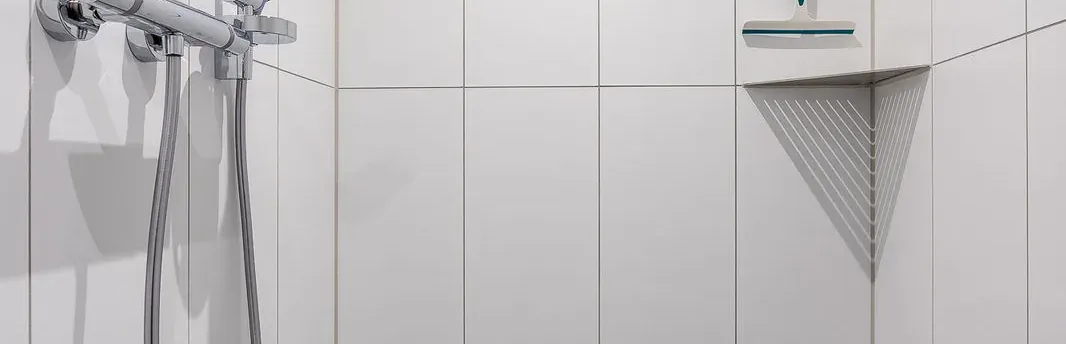 Ebenerdige Dusche im Badezimmer