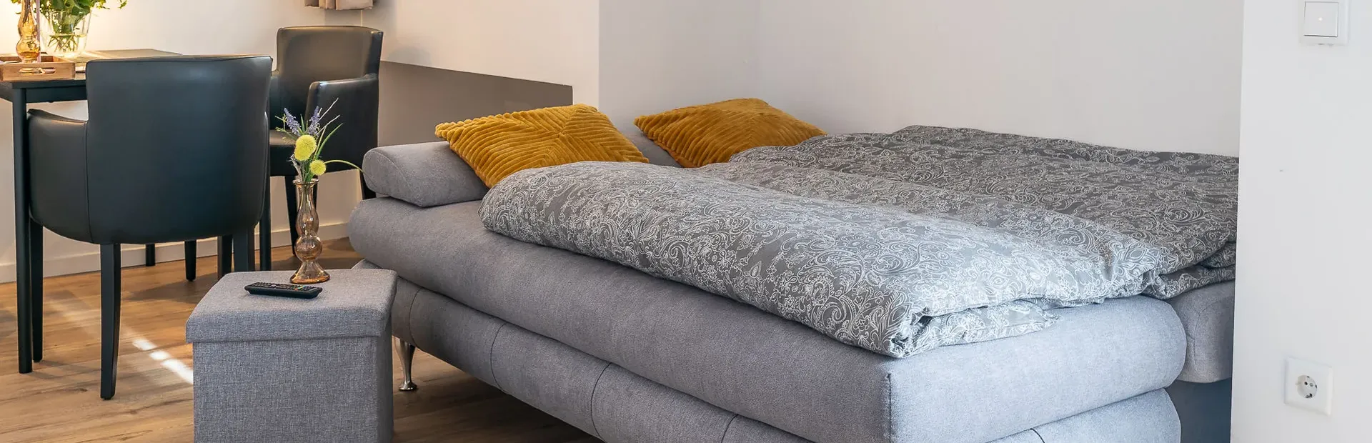 Ausgezogenes Schlafsofa als zusätzliche Schlafgelegenheit