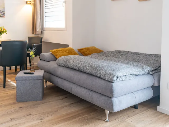 Ausgezogenes Schlafsofa als zusätzliche Schlafgelegenheit